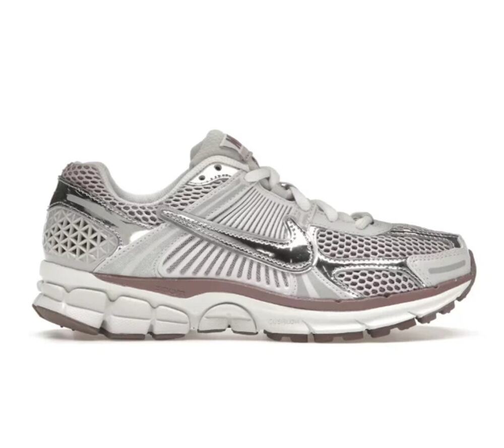 NWT Nike Zoom Vomero 5 Sneakers Metallic Silver Platinum Violet Unisex W7 M5.5